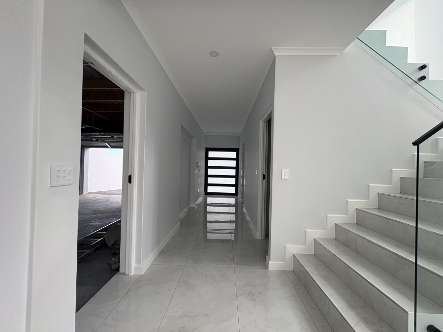 5 Bedroom Property for Sale in Sandown Western Cape